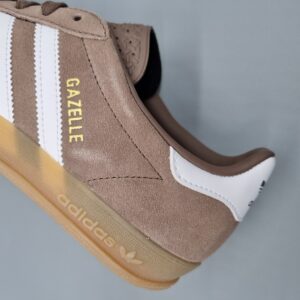 adidas Gazelle Indoor Earth Strata White Gold Metallic – Bild 3